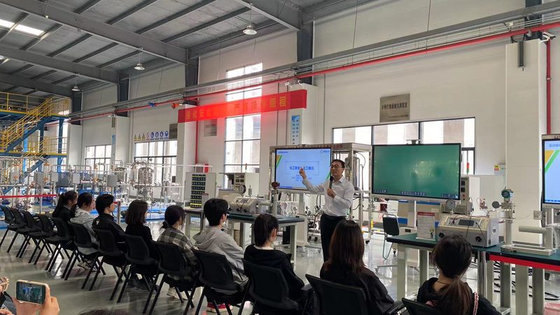 涂料助剂批发价格一吨：揭秘涂料助剂成本构成与市场动态